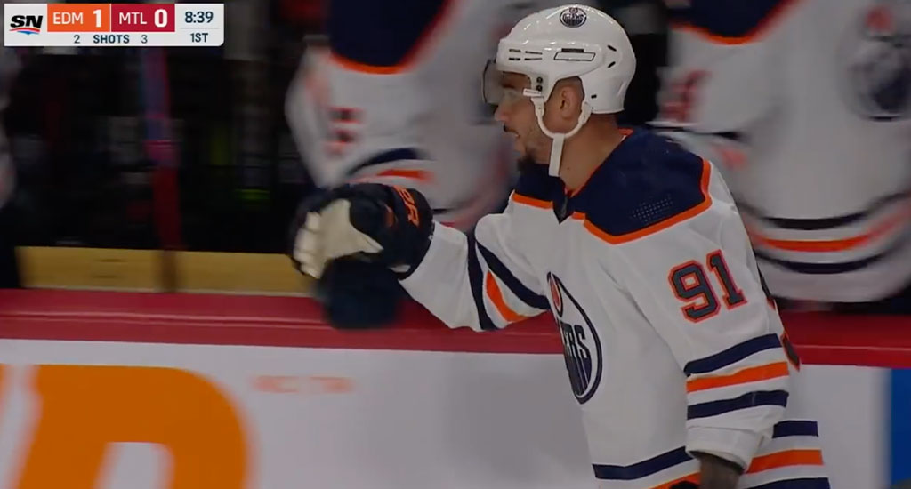 Evander Kane scoring goal